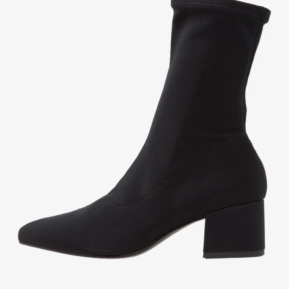 Vagabond Black Heeled Boots - Picture 3 of 10